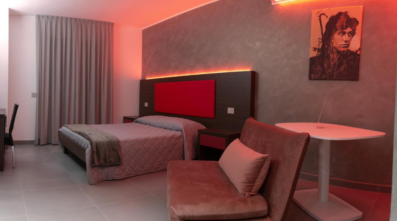 Brigante Suites Misano Adriatico Luaran gambar